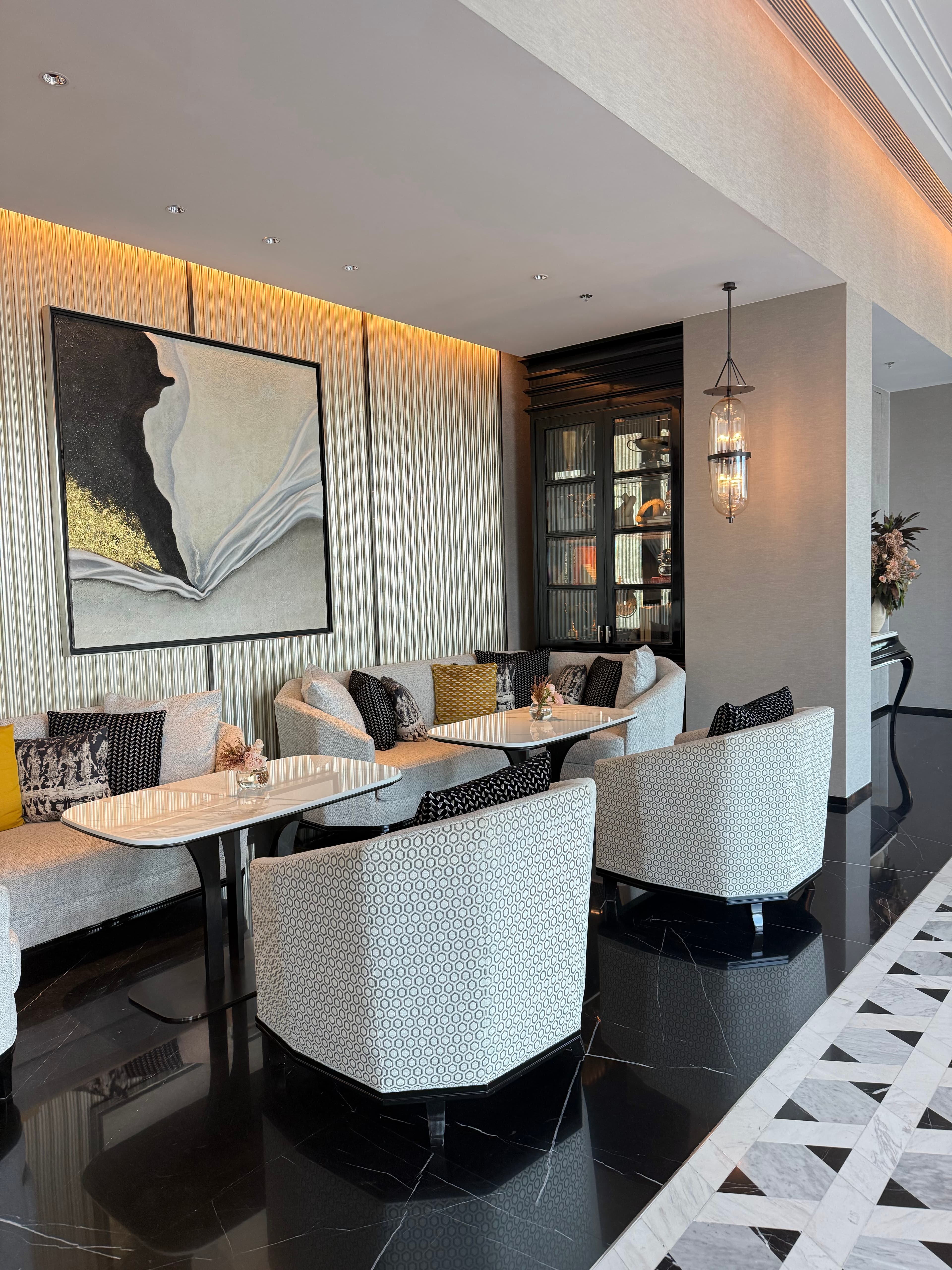 The Club Lounge - Image 1