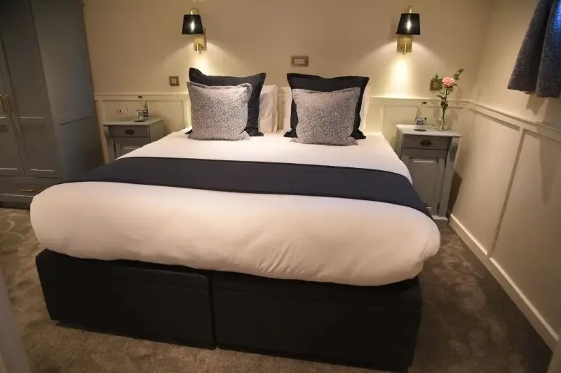 Twin or double suite, Kir Royale