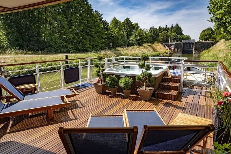 The sun deck and spa pool