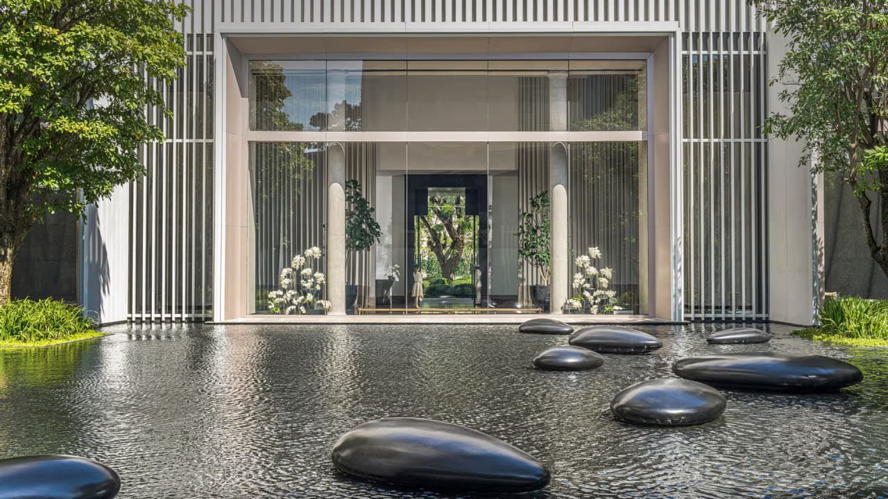 Four Seasons Hotel Bangkok at Chao Phraya River - Luxury Hotel in Bangkok, Thailand