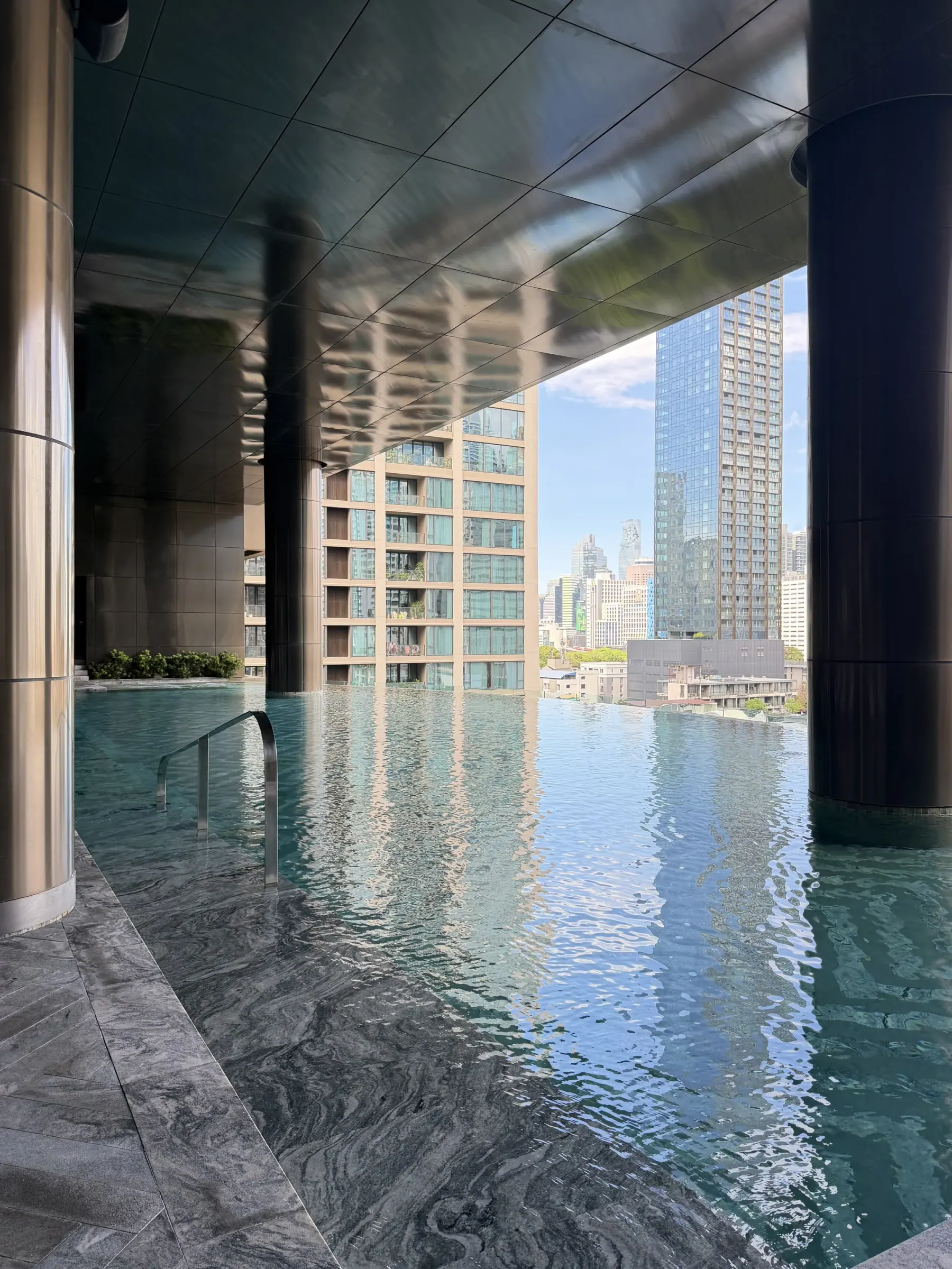 Sindhorn Kempinski Hotel Bangkok luxury hotel in Bangkok, Thailand