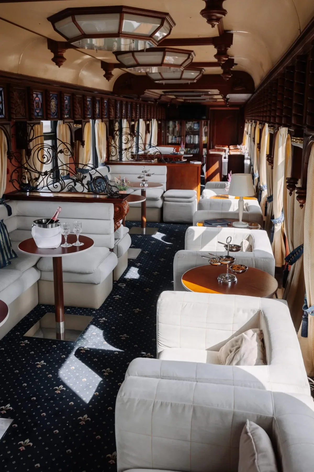 The bar car lounge