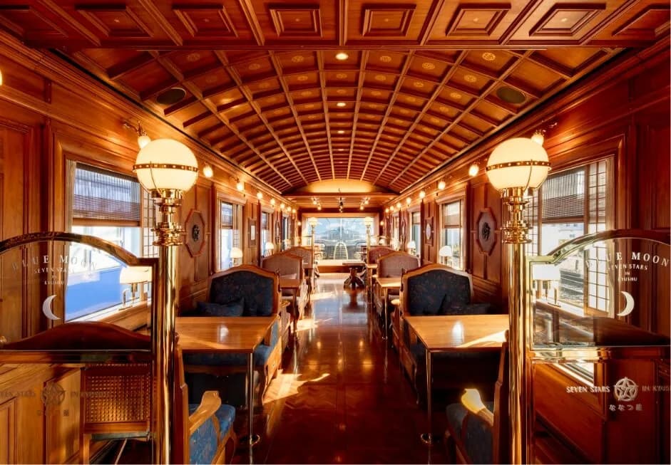 The lounge car, Blue Moon