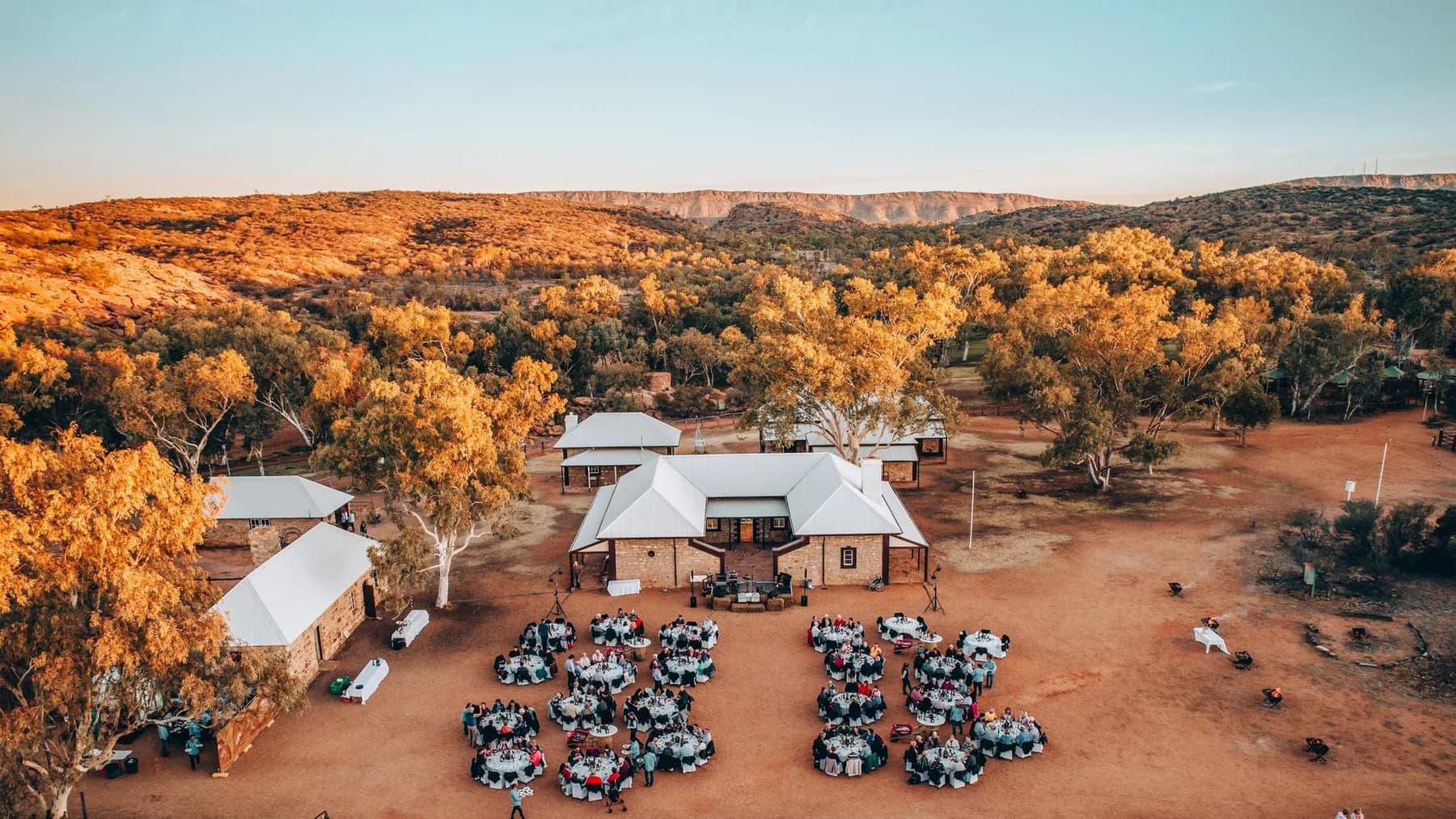 Cena en la Telegraph Station de Alice Springs