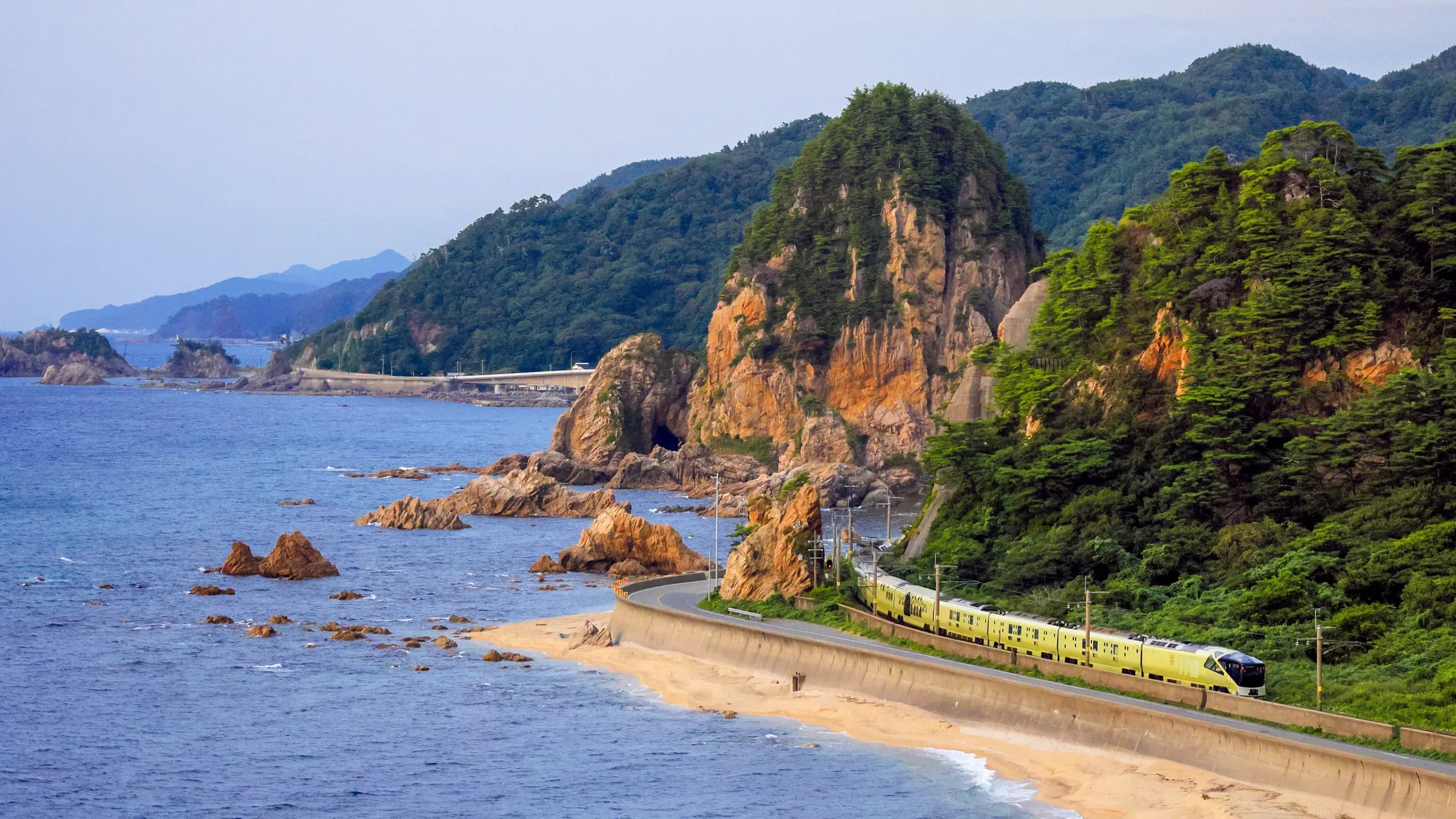 Train Suite Shiki-shima, JR East