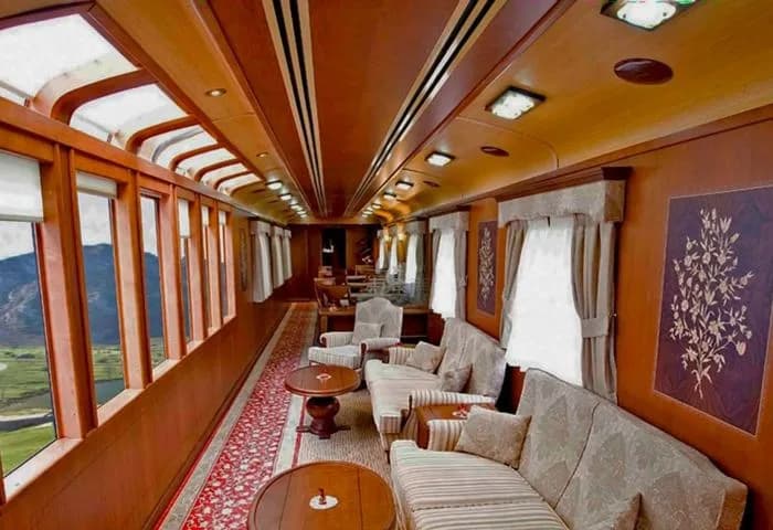 The panoramic lounge car