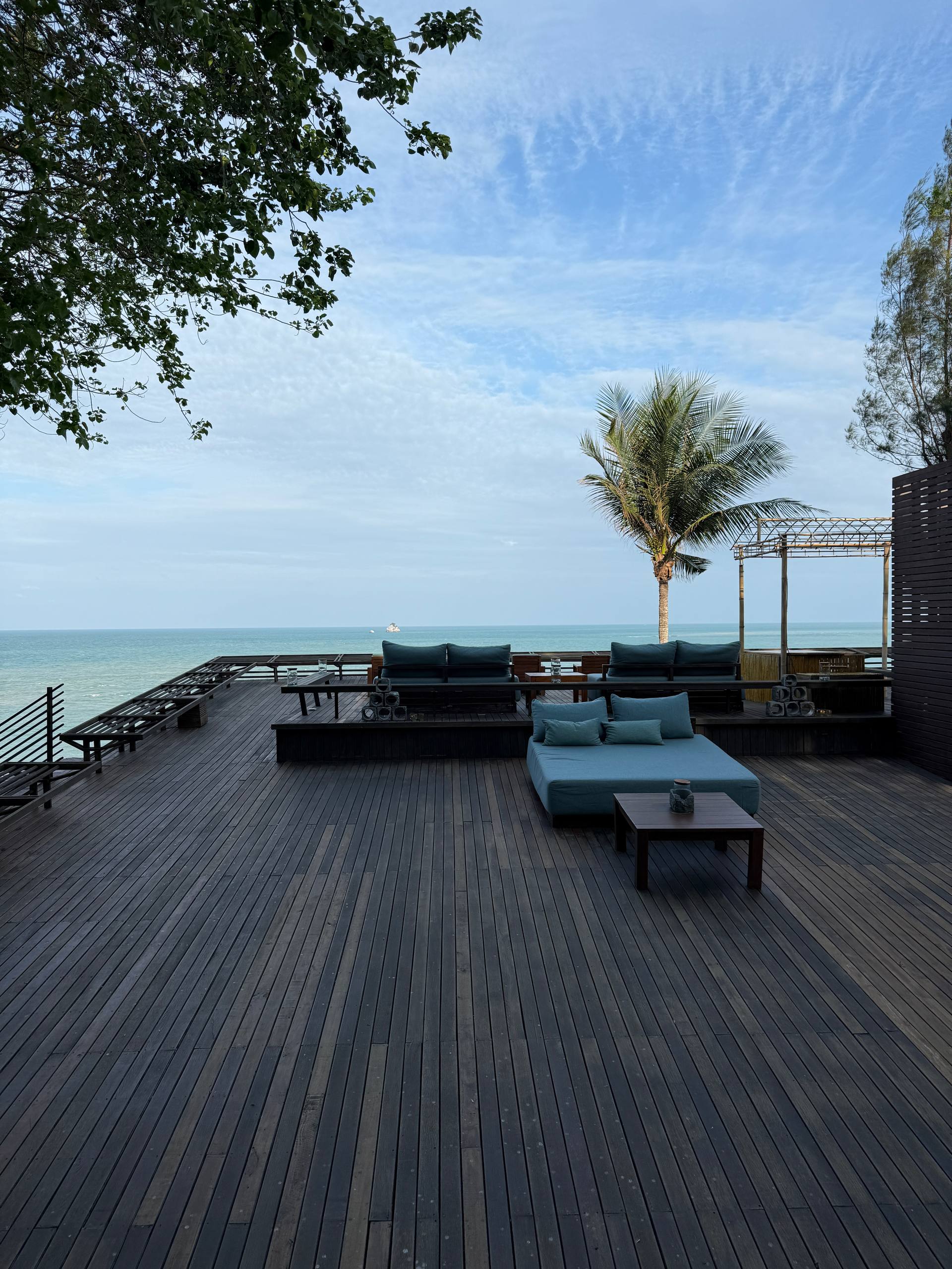 Dining on the Rocks - Image 1