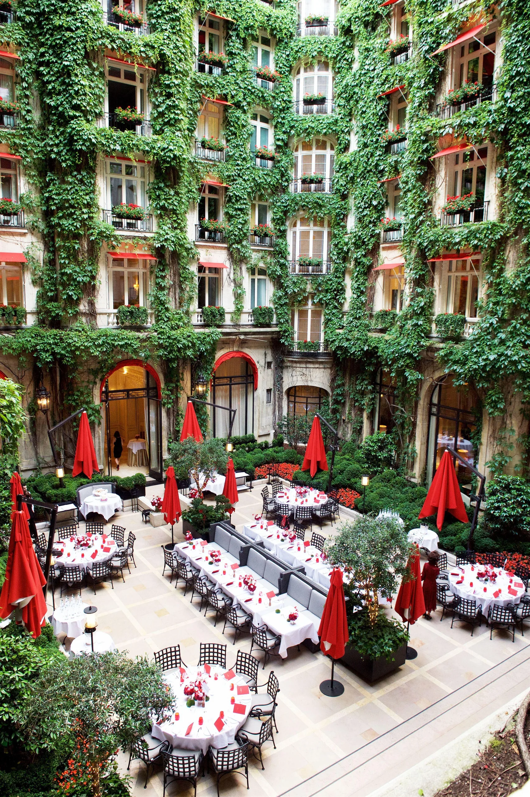 Hôtel Plaza Athénée - 8th — Avenue Montaigne