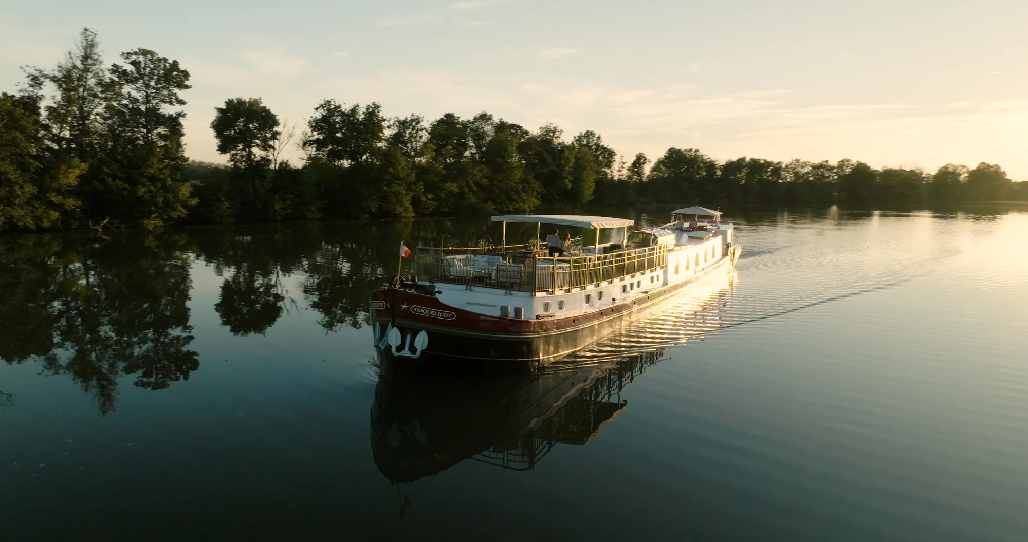 Coquelicot, A Belmond Boat, Champagne